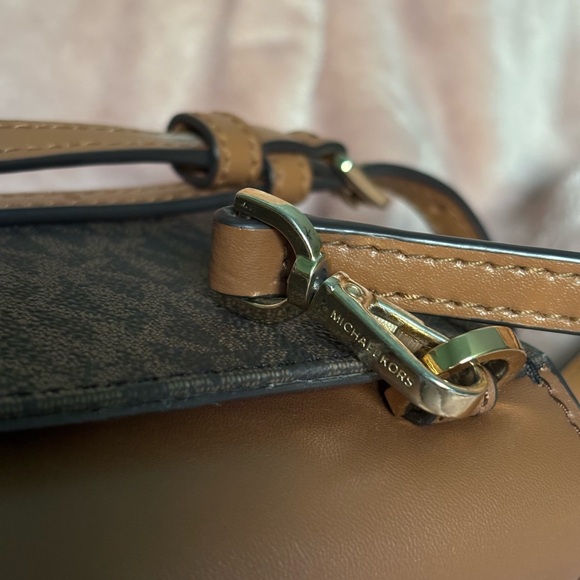 Michael Kors crossbody bag - Picture 2 of 6